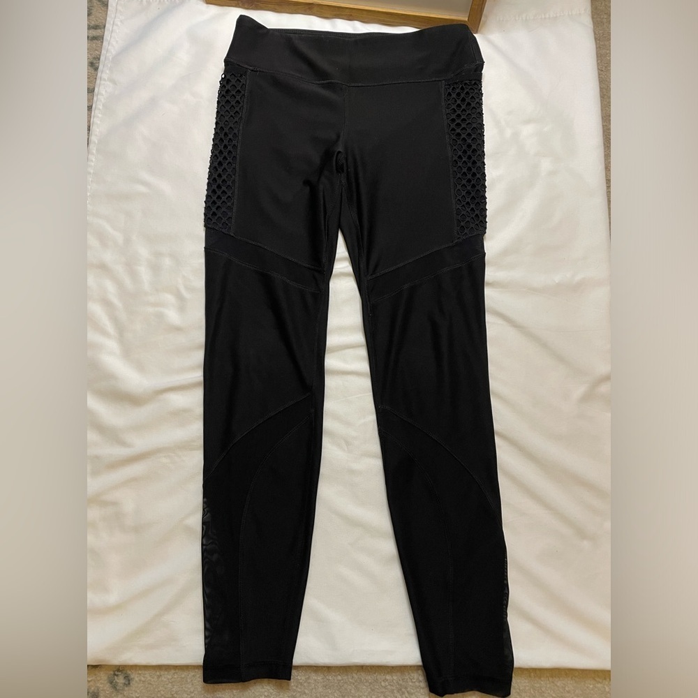 Ivy & Main size medium black leggings